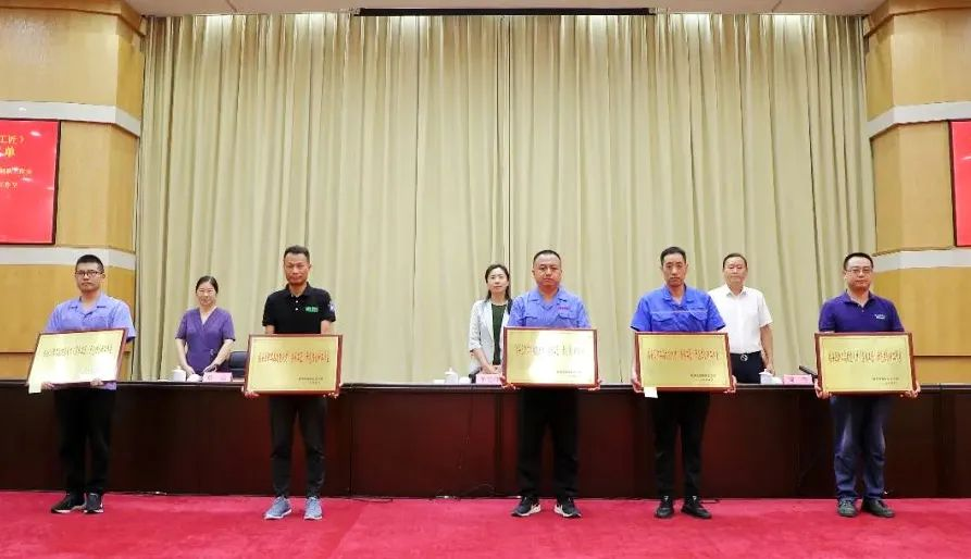 燈塔式人物丨技能大師郎冠軍，照亮萬馬高壓事業(yè)